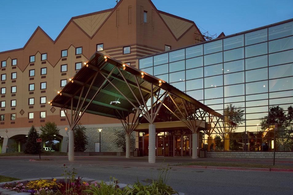 Sault Tribe distributes $850K in casino revenue with community